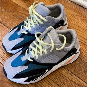 YEEZYS 700
